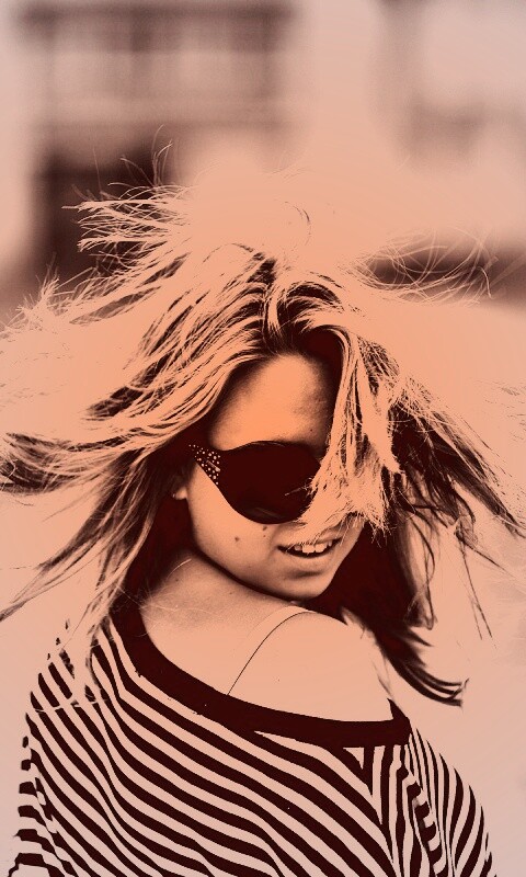 Девушка в тельняшке обои