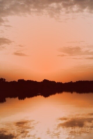 Закат отражается в озере обои