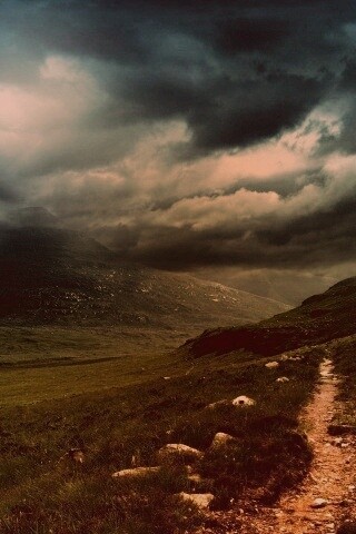 Тропинка средь холмов обои