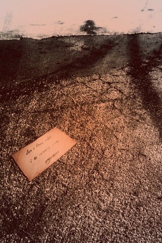 Записка на асфальте обои