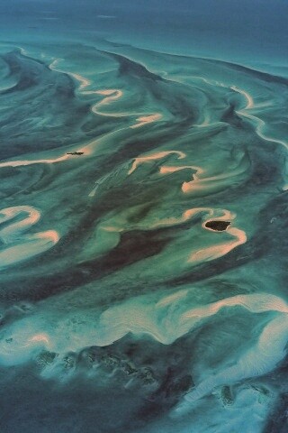 Остров среди лазурных рифов обои