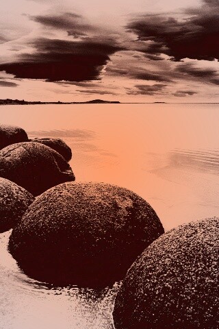 Круглые камни на берегу обои