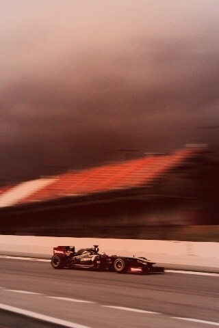 Болид на треке обои