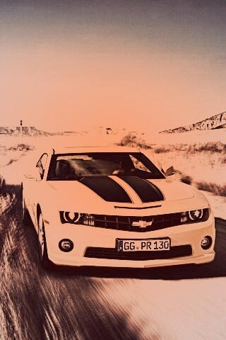 Камаро на пустынной дороге обои