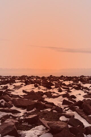 Заснеженная каменистая равнина обои