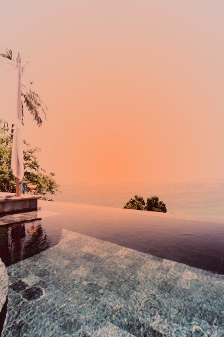 Бассейн на берегу моря обои