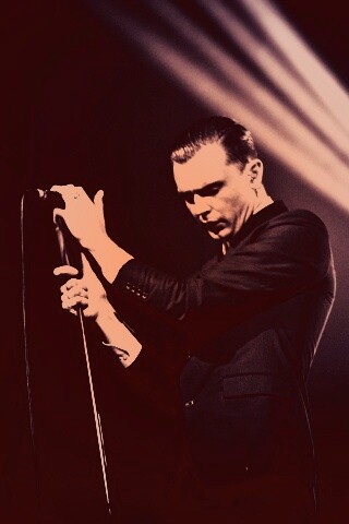 Тео Хатчкрафт на сцене обои