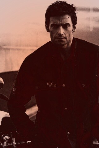 Хью Джекман с мотоциклом обои