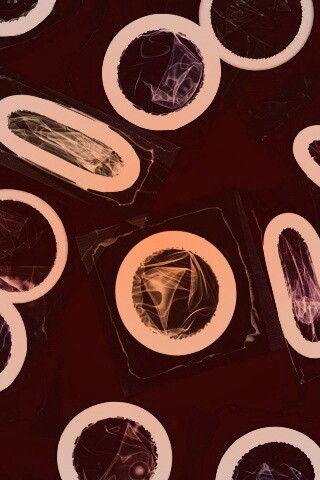 Запакованные презервативы обои