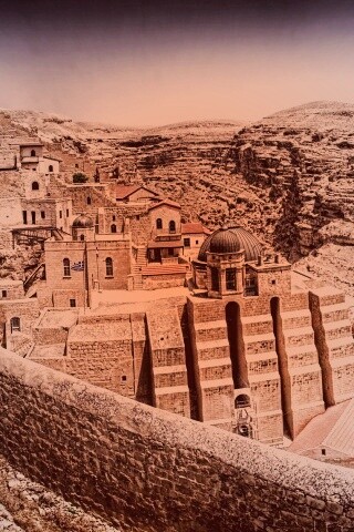 Город среди скал обои