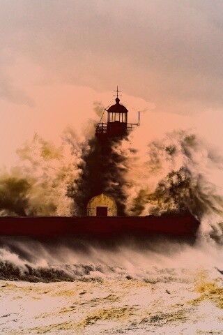 Маяк в шторм обои