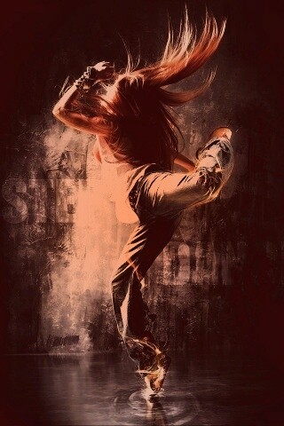 Девушка в диком танце обои