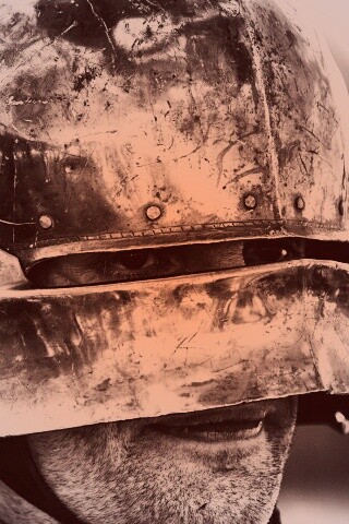 Человек в доспехах обои