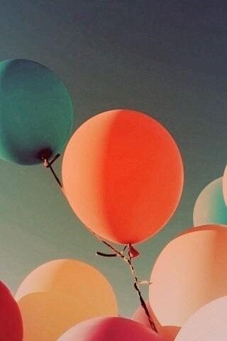 Разноцветные воздушные шарики обои