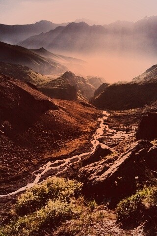 Горы и ручей обои