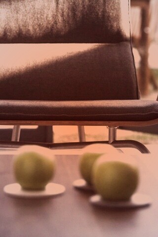 Яблоки на столе обои