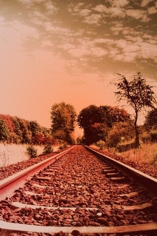 Уходящие в даль рельсы обои