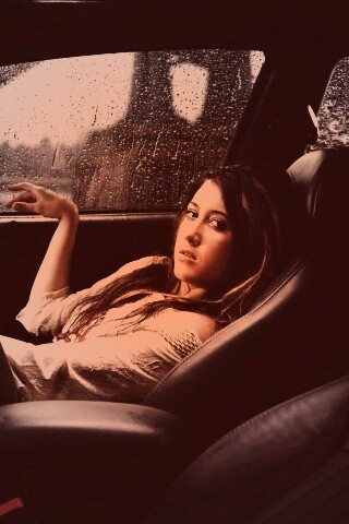 Девушка в автомобиле обои