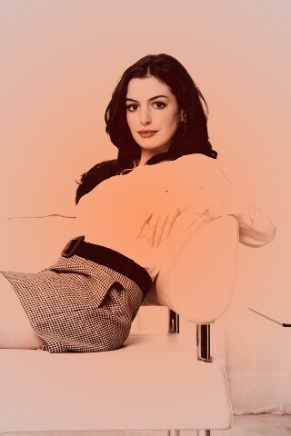 Энн Хетевей на диване обои