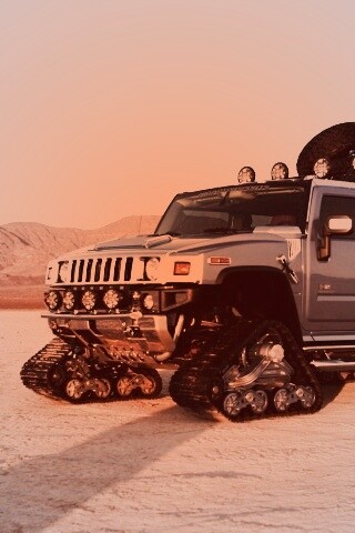 Hammer на гусеницах обои