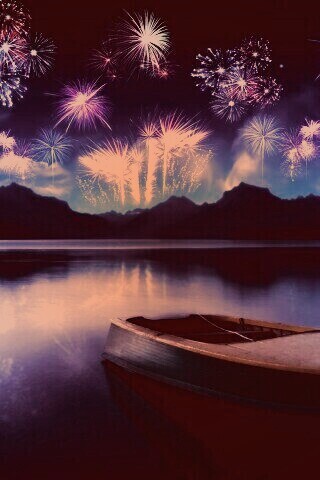 Фейрверк над озером обои