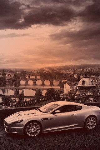 Aston Martin в городе обои