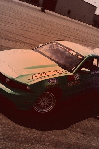 Мустанг дрифтует обои