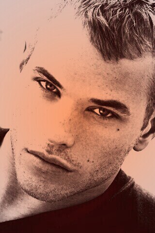 Келлан Латс обои