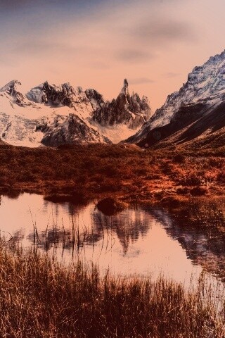 Болота на фоне гор обои