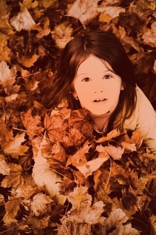 Девочка и осень обои
