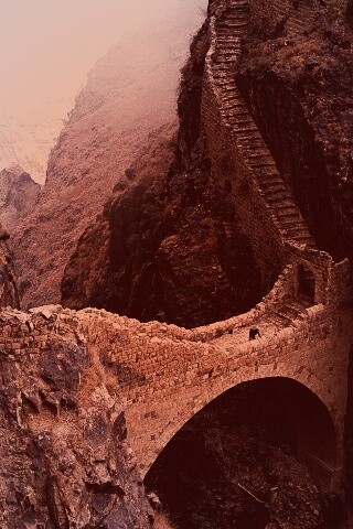 Путь в скалах обои