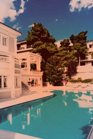 Особняк с бассейном обои