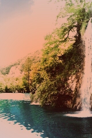 Водопад у реки обои