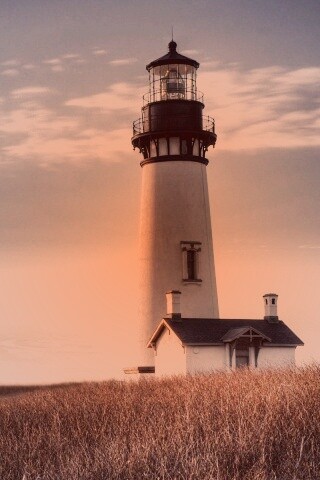 Маяк в поле обои