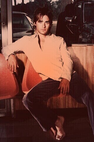 Джаред  Лето на стуле обои