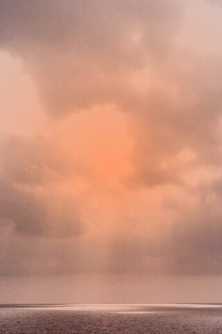 Свет на воде обои