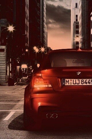 BMW M1 на улицах города обои