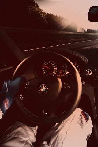 За рулём BMW обои