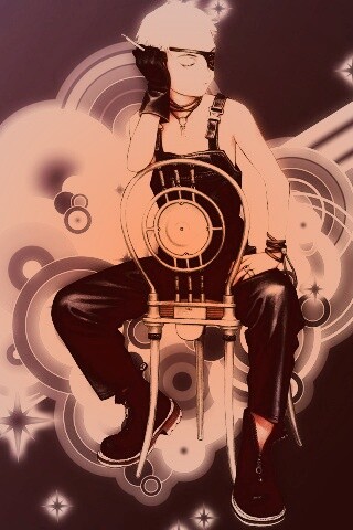 Одноглазый парень на стуле обои