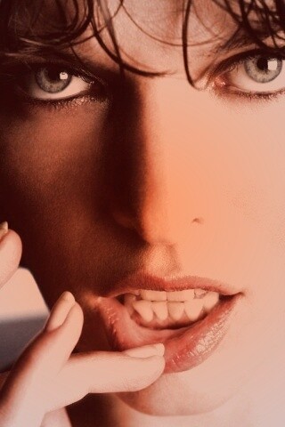 Мила Йововчи крупным планом обои