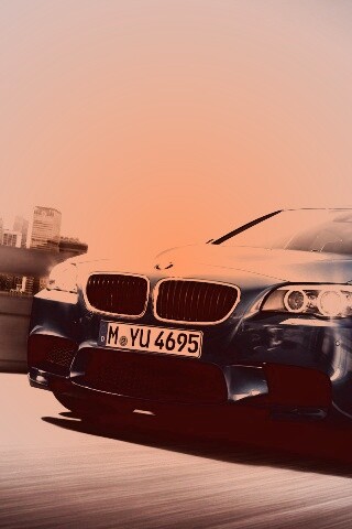 БМВ Ф10 в лучах солнца обои