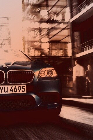 BMW покоряет городскую улицу обои