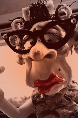 Курящая старушка обои