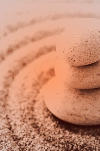 Пирамидка в саду камней обои