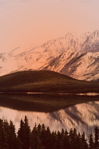 Озеро в предгорье обои