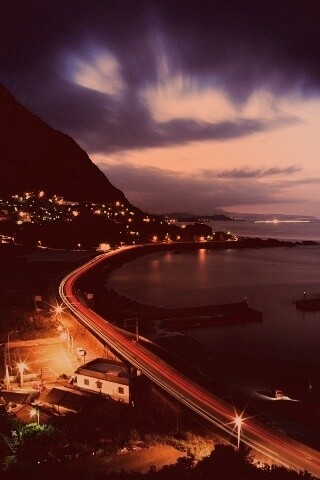 Городок у моря обои