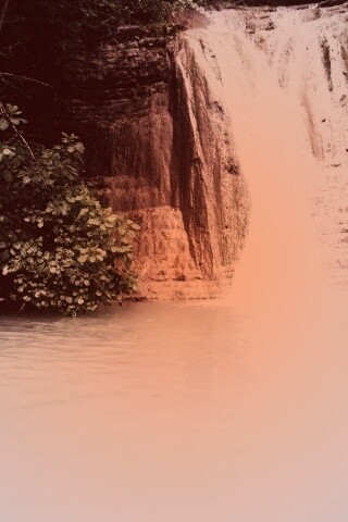 У водопада обои