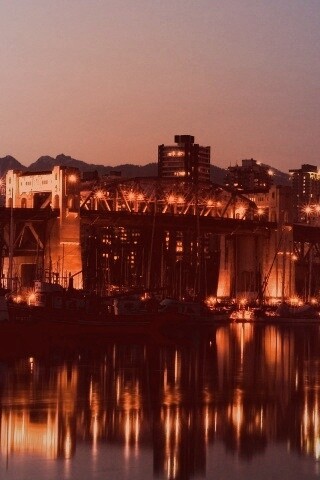 Мост и катера на закате обои