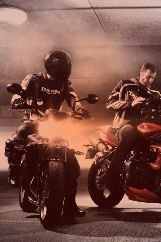 Мотоциклисты на парковке обои