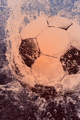 Футбольный мяч в воде обои